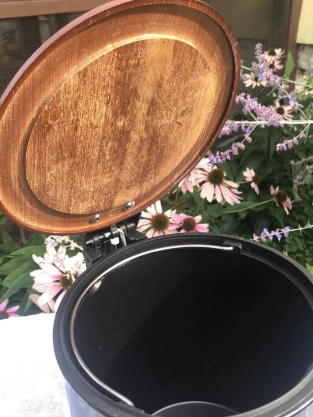 Metal counter top compost container can black with wood lid , removeable inside